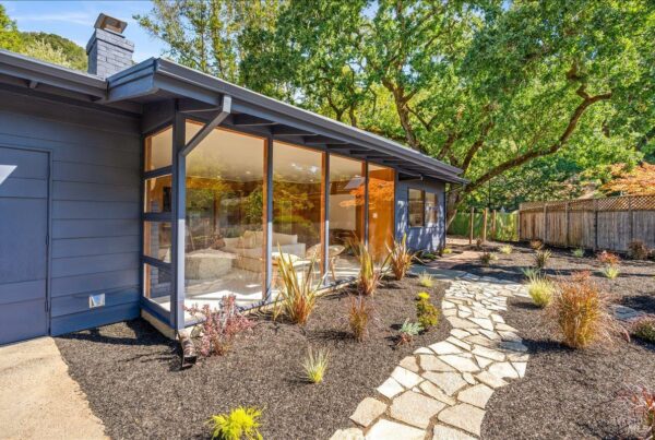 84 Canyon Road, Fairfax